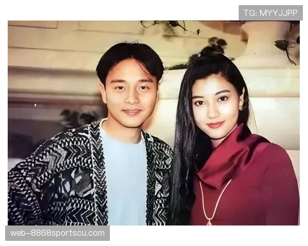 瑞安·洛赫特居然还在用那条泳裤？看着就像从90年代穿越来的明星现场！