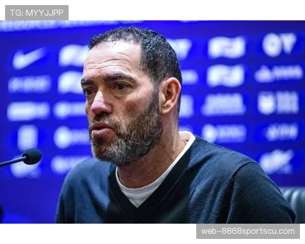 苏亚雷斯训练完直接去超市抢打折牛排，这反差谁懂啊