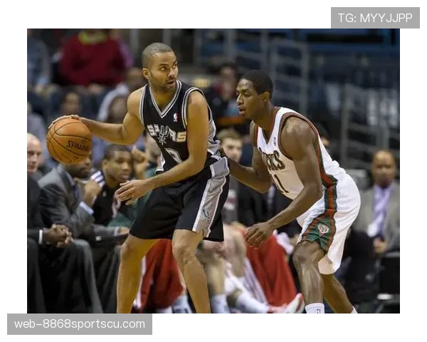 帕克无球穿插改变防守阵型，主导马刺进攻节奏