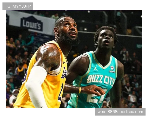 拉贾·朗多利用挡拆造杀伤，提升湖人关键时刻进攻效率